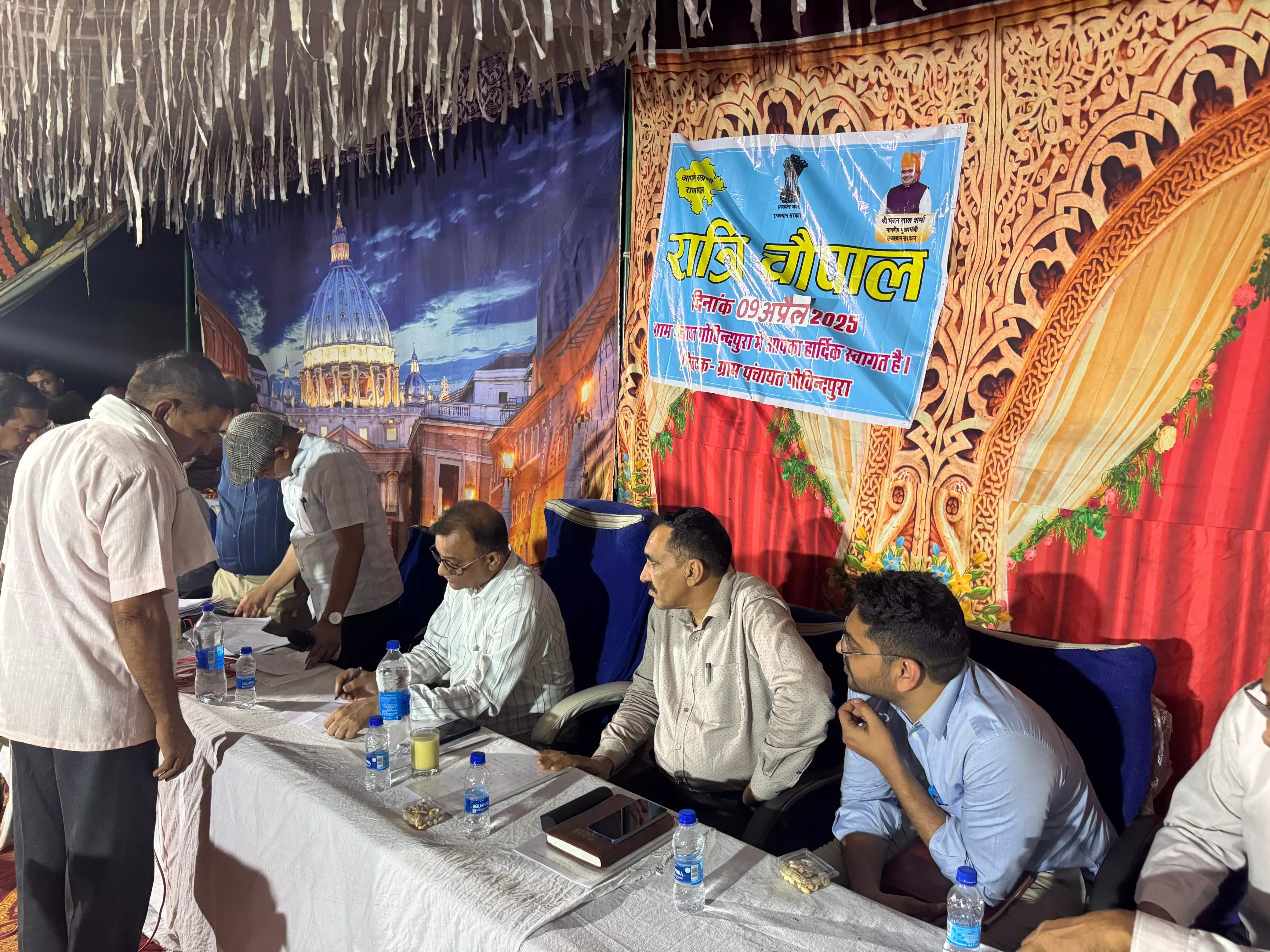Sikar: गोविंदपुरा में रात्रि चौपाल आयोजित कलेक्टर शर्मा ने सुनी ग्रामीणों की समस्याएं Sikar: गोविंदपुरा में रात्रि चौपाल आयोजित कलेक्टर शर्मा ने सुनी ग्रामीणों की समस्याएं