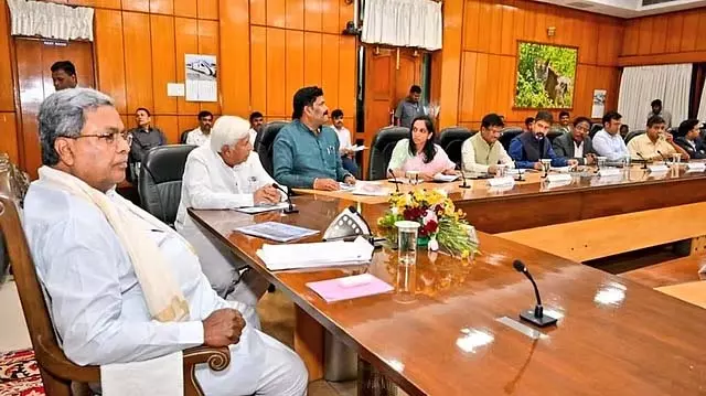 कैबिनेट बैठक आज: विरोध के बावजूद जाति जनगणना रिपोर्ट पेश होने की संभावना कैबिनेट बैठक आज: विरोध के बावजूद जाति जनगणना रिपोर्ट पेश होने की संभावना