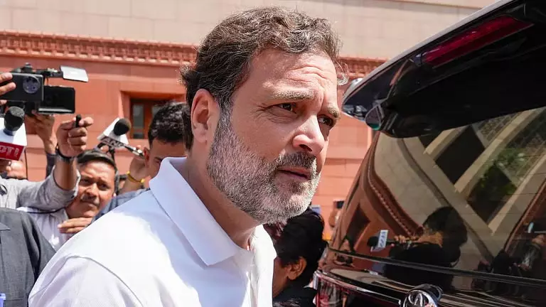 सफेद टी-शर्ट पहने एनएसयूआई ने ली मोहब्बत बचाने की शपथ सफेद टी-शर्ट पहने एनएसयूआई ने ली मोहब्बत बचाने की शपथ