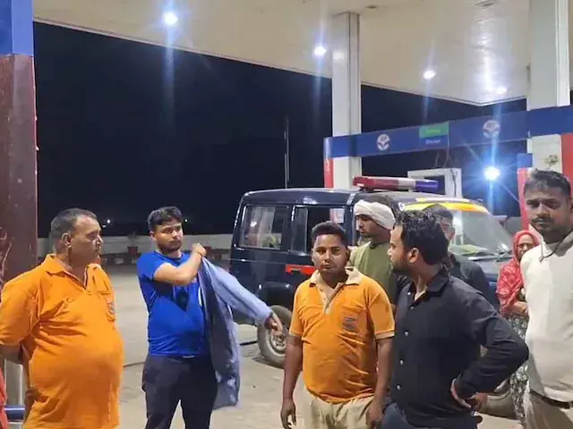 पेट्रोल पंप मैनेजर की गोली मारकर हत्या, बोतल में पेट्रोल देने से मना करने पर हमला पेट्रोल पंप मैनेजर की गोली मारकर हत्या, बोतल में पेट्रोल देने से मना करने पर हमला