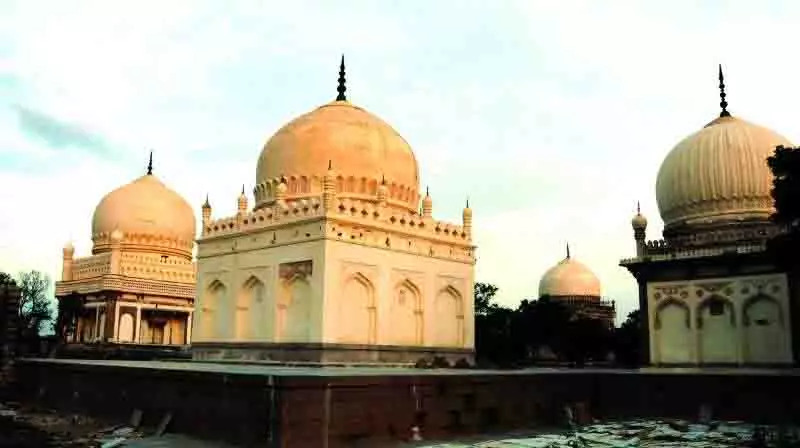 Telangana: कुतुब शाही मकबरों, डेक्कन पार्क में किए गए कार्यों की समीक्षा Telangana: कुतुब शाही मकबरों, डेक्कन पार्क में किए गए कार्यों की समीक्षा