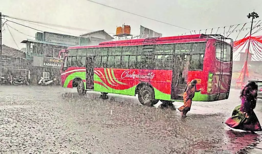 कर्नाटक बारिश: मदिकेरी में भारी बारिश कर्नाटक बारिश: मदिकेरी में भारी बारिश