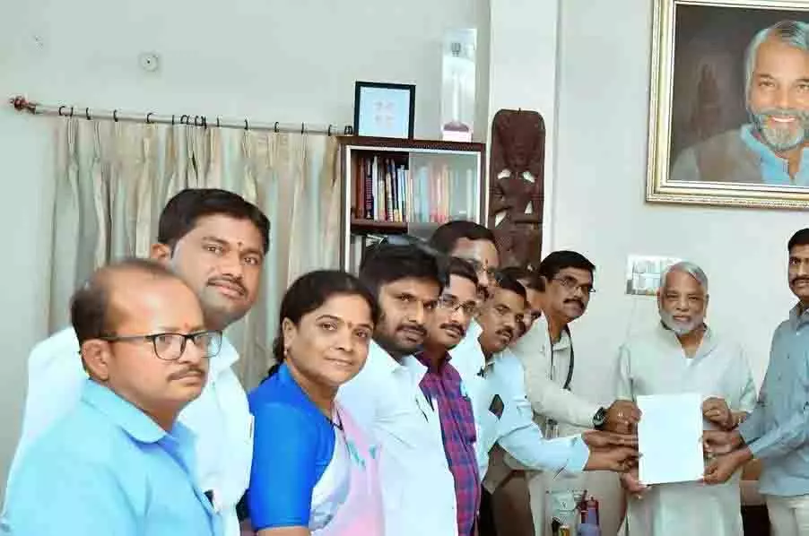 JAC ने केशव राव से कर्मचारियों की समस्याओं का समाधान करने का आग्रह किया JAC ने केशव राव से कर्मचारियों की समस्याओं का समाधान करने का आग्रह किया