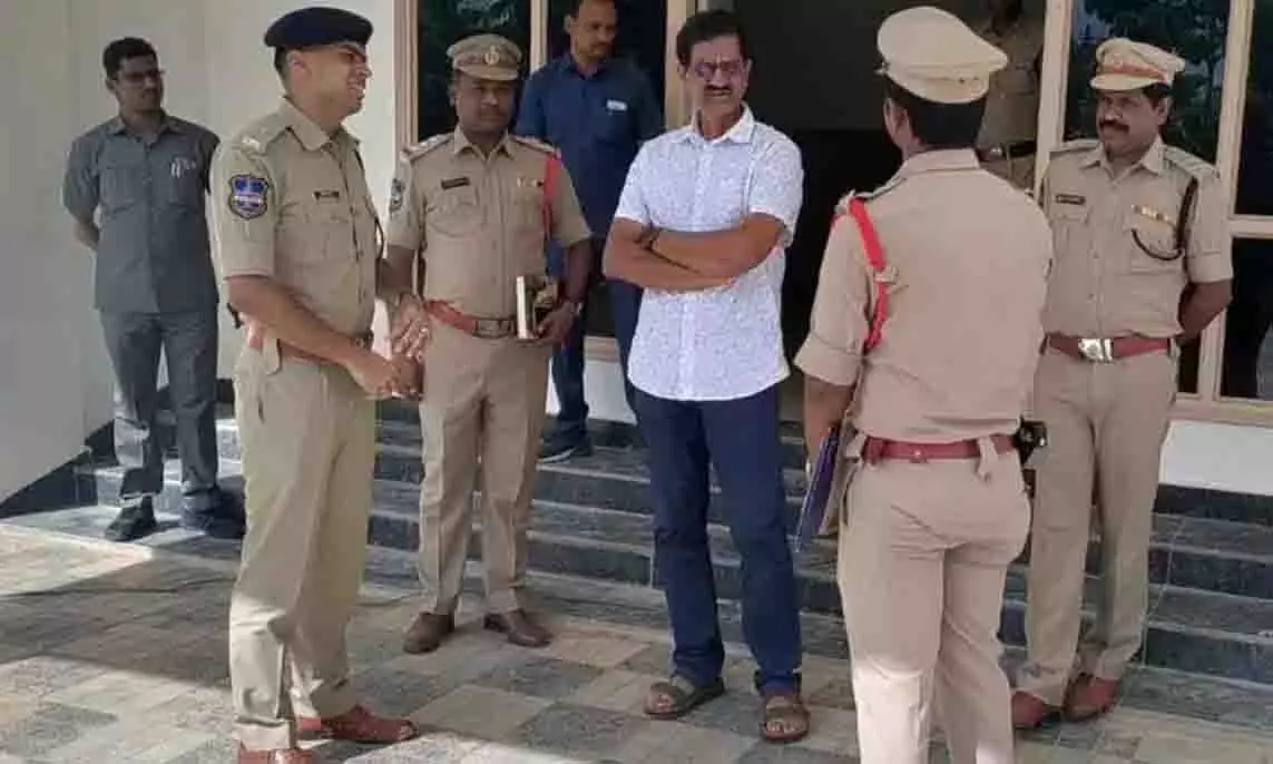 प्रभाकर के पास अभियोजन के लिए वापस लौटने के अलावा कोई विकल्प नहीं: TG Cops प्रभाकर के पास अभियोजन के लिए वापस लौटने के अलावा कोई विकल्प नहीं: TG Cops