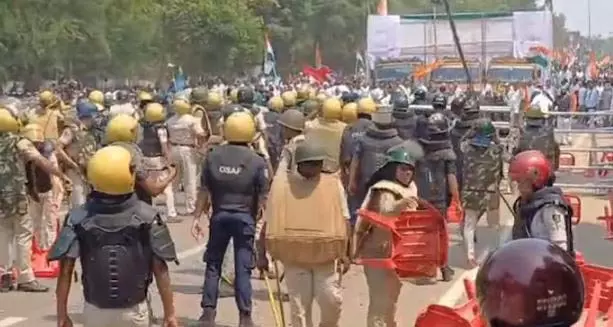 27 मार्च आंदोलन पर पुलिस ने 11 कांग्रेस नेता और 5,000 अज्ञात कार्यकर्ताओं पर FIR दर्ज की 27 मार्च आंदोलन पर पुलिस ने 11 कांग्रेस नेता और 5,000 अज्ञात कार्यकर्ताओं पर FIR दर्ज की