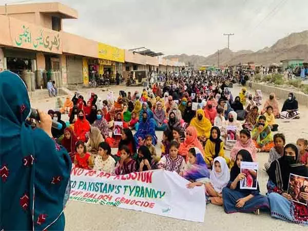 Balochistan: खुजदार, वाशुक में बलूच यकजेहती समिति पर कार्रवाई के खिलाफ विरोध प्रदर्शन Balochistan: खुजदार, वाशुक में बलूच यकजेहती समिति पर कार्रवाई के खिलाफ विरोध प्रदर्शन
