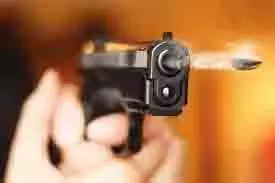 Up News: बोतल में पेट्रोल न देने पर भड़के बदमाश, पंप मैनेजर को मारी गोली Up News: बोतल में पेट्रोल न देने पर भड़के बदमाश, पंप मैनेजर को मारी गोली