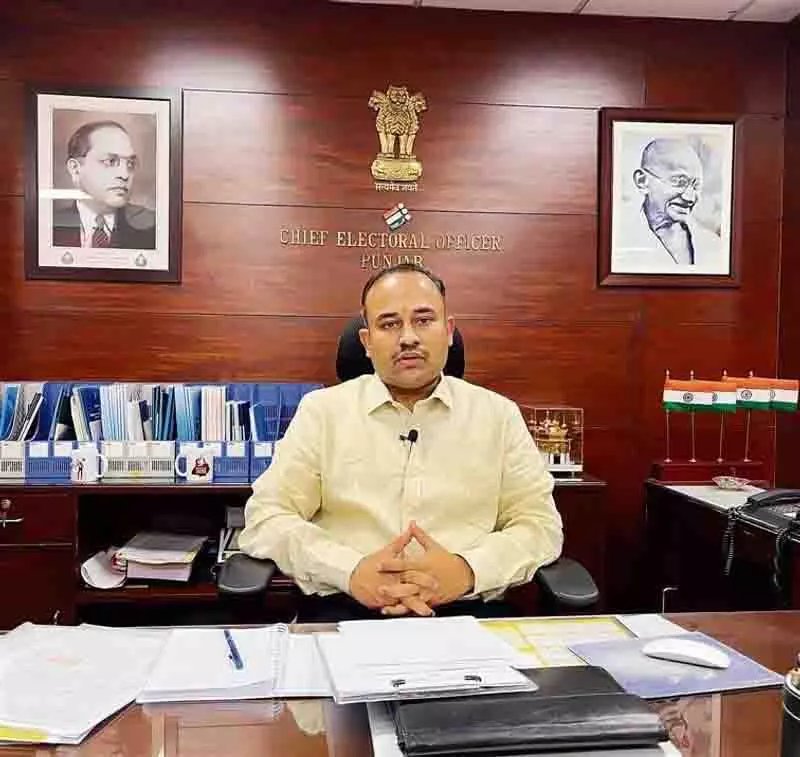 लुधियाना उपचुनाव को लेकर CEO ने पार्टियों से की मुलाकात लुधियाना उपचुनाव को लेकर CEO ने पार्टियों से की मुलाकात