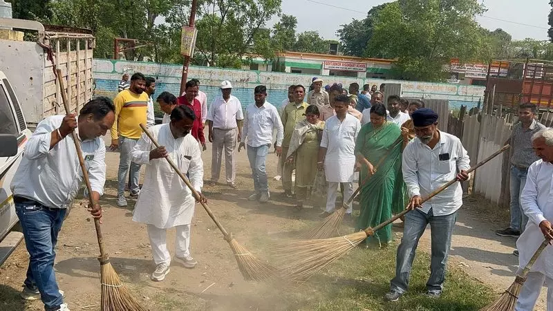 Haryana : वाईनगर के राम नगर में स्वच्छता अभियान शुरू Haryana : वाईनगर के राम नगर में स्वच्छता अभियान शुरू