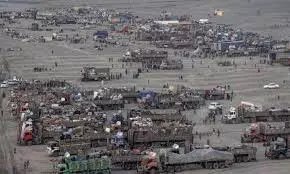 पाकिस्तान ने 8,000 से अधिक अफगान शरणार्थियों को निर्वासित किया पाकिस्तान ने 8,000 से अधिक अफगान शरणार्थियों को निर्वासित किया