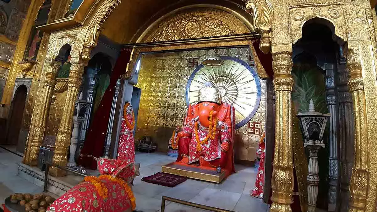 Moti Dungri भगवान गणेश का चमत्कारी मंदिर, जहां चढ़ती है 3100 किलो मेंहदी Moti Dungri भगवान गणेश का चमत्कारी मंदिर, जहां चढ़ती है 3100 किलो मेंहदी