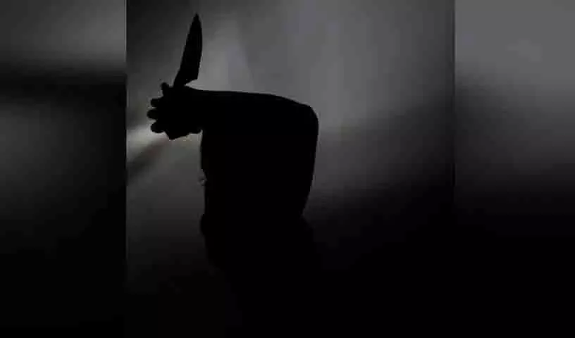 Hyderabad: पारिवारिक विवाद में व्यक्ति ने बहन की हत्या कर दी, भाई को चाकू से हमला कर घायल Hyderabad: पारिवारिक विवाद में व्यक्ति ने बहन की हत्या कर दी, भाई को चाकू से हमला कर घायल