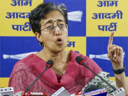दिल्ली में बिजली कटौती पर आप ने भाजपा सरकार पर साधा निशाना दिल्ली में बिजली कटौती पर आप ने भाजपा सरकार पर साधा निशाना