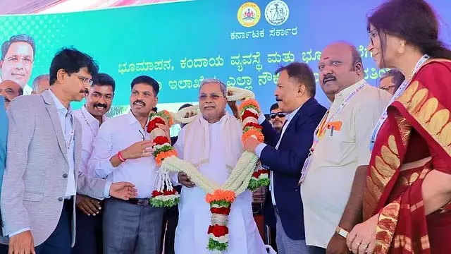 CM ने लाइसेंस प्राप्त भूमि सर्वेक्षकों को स्थायी बनाने के लिए कदम उठाने की घोषणा की CM ने लाइसेंस प्राप्त भूमि सर्वेक्षकों को स्थायी बनाने के लिए कदम उठाने की घोषणा की