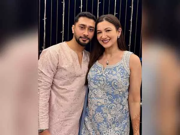 Gauhar Khan ने जैद दरबार के साथ दूसरी प्रेग्नेंसी की घोषणा की Gauhar Khan ने जैद दरबार के साथ दूसरी प्रेग्नेंसी की घोषणा की