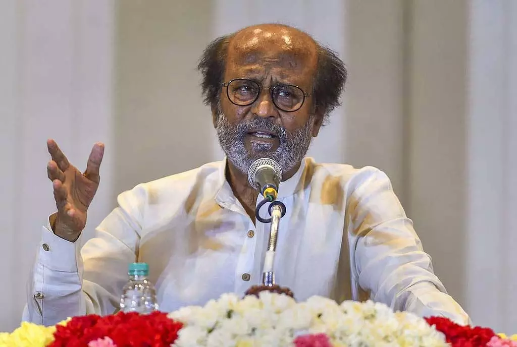 Tamil Nadu: जयललिता के खिलाफ बोलने पर अभिनेता रजनीकांत का स्पष्टीकरण Tamil Nadu: जयललिता के खिलाफ बोलने पर अभिनेता रजनीकांत का स्पष्टीकरण