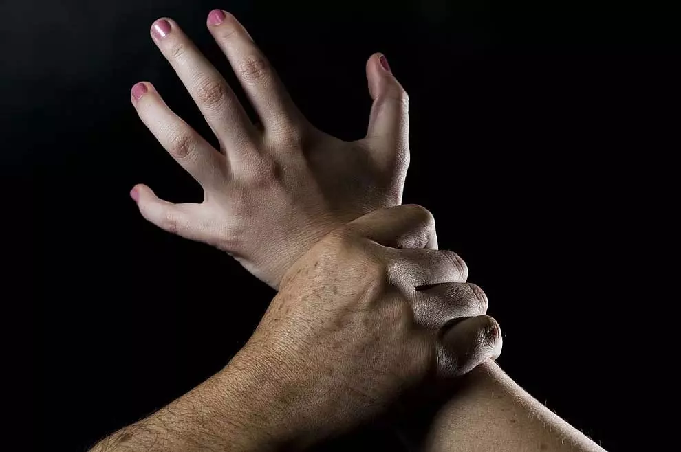 युवती से अभद्र व्यवहार मामला: नीले रंग की स्कूटी पर घूमता रहा आरोपी युवती से अभद्र व्यवहार मामला: नीले रंग की स्कूटी पर घूमता रहा आरोपी