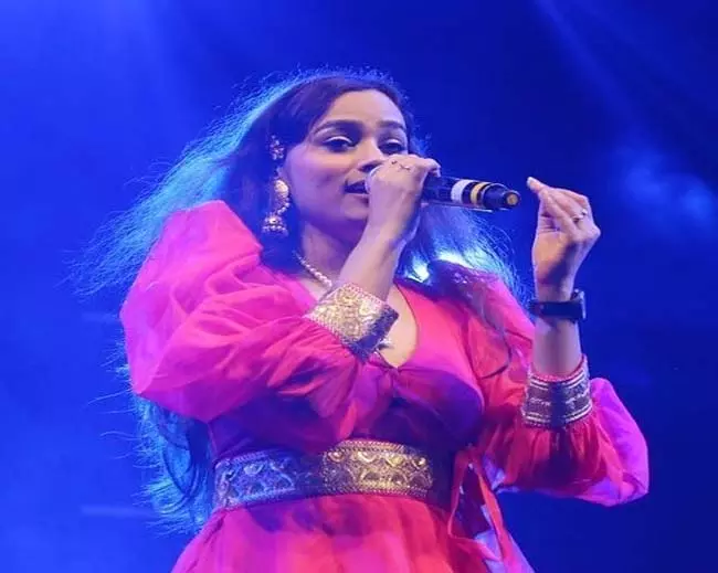 बॉलीवुड सिंगर ऐश्वर्या पंडित ने पति पर लगाया धोखाधड़ी और हमले का आरोप, रायपुर में FIR दर्ज बॉलीवुड सिंगर ऐश्वर्या पंडित ने पति पर लगाया धोखाधड़ी और हमले का आरोप, रायपुर में FIR दर्ज