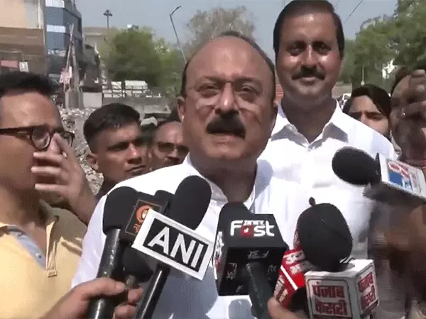 दिल्ली की बेहतरी के लिए सभी विभाग मिलकर काम कर रहे हैं: BJP नेता आशीष सूद दिल्ली की बेहतरी के लिए सभी विभाग मिलकर काम कर रहे हैं: BJP नेता आशीष सूद