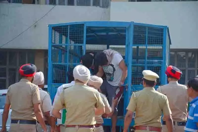 UPI ट्रांजेक्शन के बाद आरोपी से 50 रुपये की टिप ने चचेरे भाइयों को मुसीबत में डाल दिया UPI ट्रांजेक्शन के बाद आरोपी से 50 रुपये की टिप ने चचेरे भाइयों को मुसीबत में डाल दिया