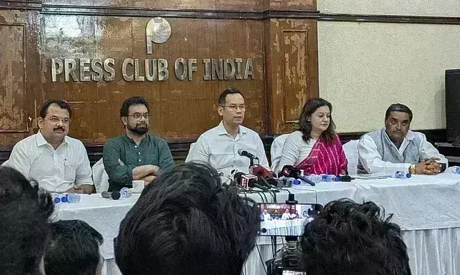 Delhi: मोदी सरकार अब RTI Act को पूरी तरह से तबाह करने में जुटी: प्रियंका चतुर्वेदी Delhi: मोदी सरकार अब RTI Act को पूरी तरह से तबाह करने में जुटी: प्रियंका चतुर्वेदी