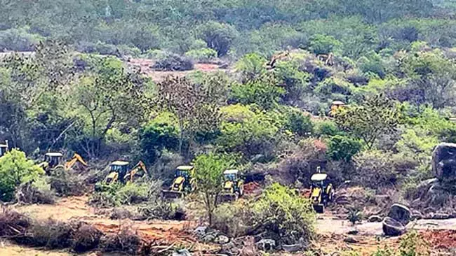Telangana : एचसीयू के लिए केंद्रीय अधिकारिता समिति ,कांचा गाचीबोवली भूमि का निरीक्षण Telangana : एचसीयू के लिए केंद्रीय अधिकारिता समिति ,कांचा गाचीबोवली भूमि का निरीक्षण