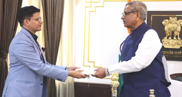 Sikkim : गंगटोक डीसी ने राज्यपाल को वाइब्रेंट विलेज कार्यक्रम की गतिविधियों की जानकारी दी Sikkim : गंगटोक डीसी ने राज्यपाल को वाइब्रेंट विलेज कार्यक्रम की गतिविधियों की जानकारी दी