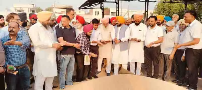 Ludhiana: एशिया की सबसे बड़ी अनाज मंडी में गेहूं की खरीद शुरू Ludhiana: एशिया की सबसे बड़ी अनाज मंडी में गेहूं की खरीद शुरू