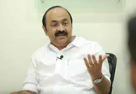 Kerala के एलओपी ने ₹3 लाख के जूते पहने उन्होंने कहा कि वे ₹5,000 में आपके हो सकते Kerala के एलओपी ने ₹3 लाख के जूते पहने उन्होंने कहा कि वे ₹5,000 में आपके हो सकते
