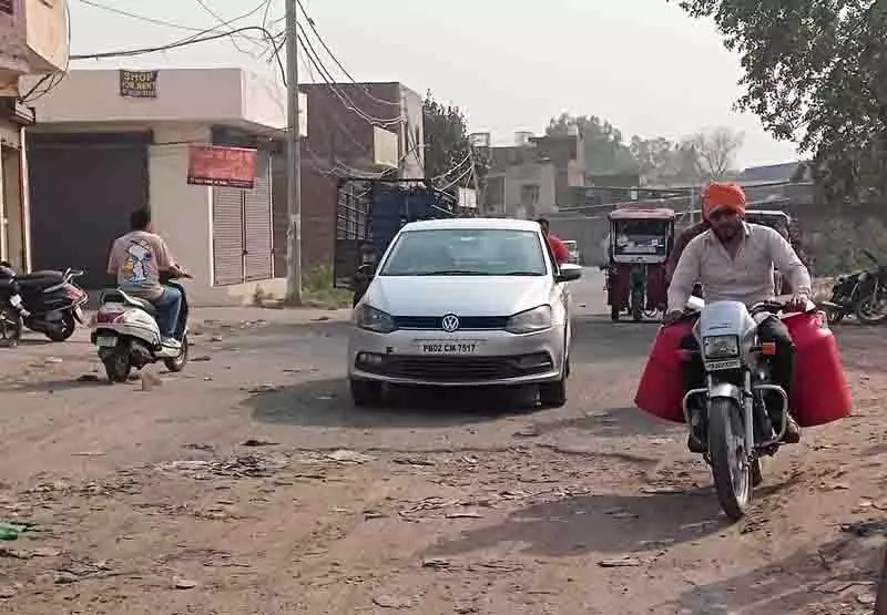 भगतांवाला सड़क पर गड्ढे होने से खरीद में देरी की संभावना: Arhtiyas भगतांवाला सड़क पर गड्ढे होने से खरीद में देरी की संभावना: Arhtiyas