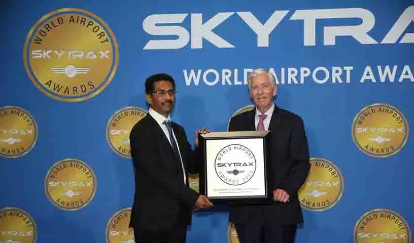 Hyderabad Airport ने स्काईट्रैक्स से ‘भारत और दक्षिण एशिया में 2025 का सर्वश्रेष्ठ हवाई अड्डा स्टाफ’ पुरस्कार जीता Hyderabad Airport ने स्काईट्रैक्स से ‘भारत और दक्षिण एशिया में 2025 का सर्वश्रेष्ठ हवाई अड्डा स्टाफ’ पुरस्कार जीता