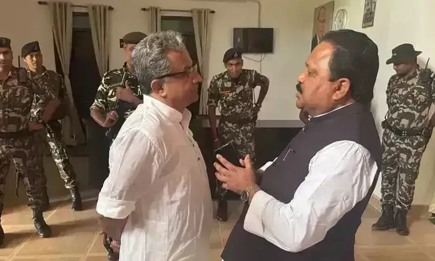 Araria: सांसद ने जिले में विकास योजनाओं को लेकर उद्योग मंत्री से की मुलाकात Araria: सांसद ने जिले में विकास योजनाओं को लेकर उद्योग मंत्री से की मुलाकात