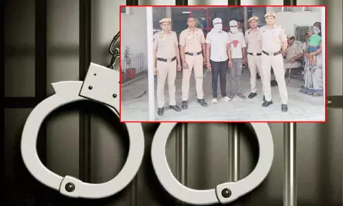 झपटमारी: बदमाशों ने विदेशी महिला को बनाया निशाना, इस कारण सब हैरान झपटमारी: बदमाशों ने विदेशी महिला को बनाया निशाना, इस कारण सब हैरान