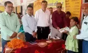 Ballia: नंदपुर विद्यालय में मेधावी छात्रों का सम्मान समारोह आयोजित Ballia: नंदपुर विद्यालय में मेधावी छात्रों का सम्मान समारोह आयोजित