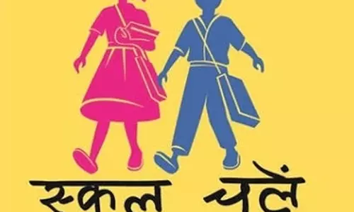 Ballia: शिक्षा के प्रति जागरूकता फैलाने को निकली स्कूल चलो रैली