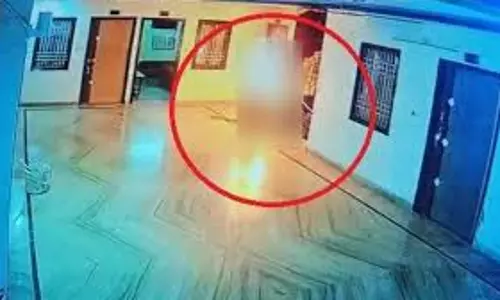 Agra: प्रेमिका के इनकार पर युवक ने उठाया खौफनाक कदम, दोनों की हालत गंभीर