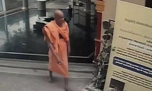 Tamil Nadu: मारुथमलाई की तलहटी में चांदी के बर्तन चुराने के आरोप में एक व्यक्ति गिरफ्तार Tamil Nadu: मारुथमलाई की तलहटी में चांदी के बर्तन चुराने के आरोप में एक व्यक्ति गिरफ्तार