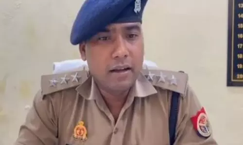 Aligarh में चौंकाने वाला मोड़: बेटी के मंगेतर के साथ भागी मां Aligarh में चौंकाने वाला मोड़: बेटी के मंगेतर के साथ भागी मां