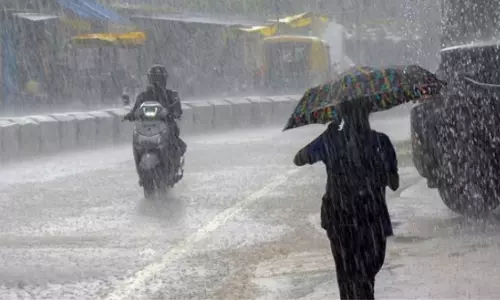 Lucknow: मौसम का मिजाज बदला, आसमान में छाए बादल