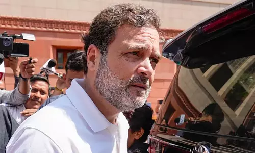 सफेद टी-शर्ट पहने एनएसयूआई ने ली मोहब्बत बचाने की शपथ सफेद टी-शर्ट पहने एनएसयूआई ने ली मोहब्बत बचाने की शपथ