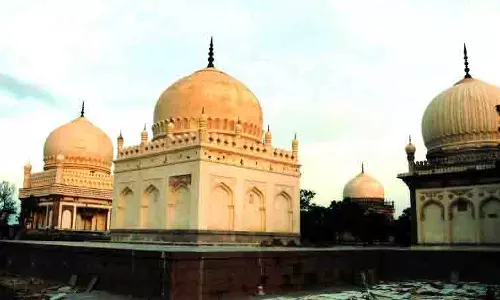Telangana: कुतुब शाही मकबरों, डेक्कन पार्क में किए गए कार्यों की समीक्षा