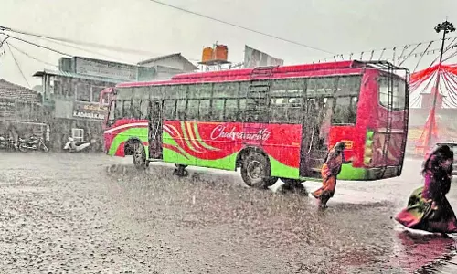 कर्नाटक बारिश: मदिकेरी में भारी बारिश कर्नाटक बारिश: मदिकेरी में भारी बारिश