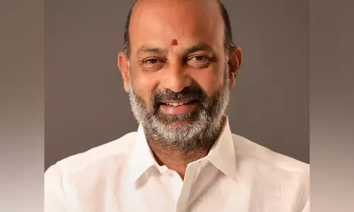 केंद्रीय मंत्री बंदी संजय ने AICC बैठक में सीएम रेवंत रेड्डी की टिप्पणी पर पलटवार किया केंद्रीय मंत्री बंदी संजय ने AICC बैठक में सीएम रेवंत रेड्डी की टिप्पणी पर पलटवार किया