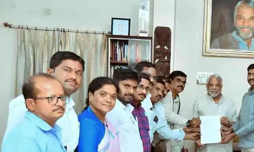 JAC ने केशव राव से कर्मचारियों की समस्याओं का समाधान करने का आग्रह किया JAC ने केशव राव से कर्मचारियों की समस्याओं का समाधान करने का आग्रह किया