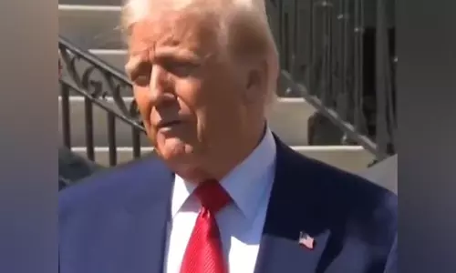 किसी को तो यह करना ही था: Trump पर टैरिफ बढ़ाकर 125 प्रतिशत करने पर ट्रंप किसी को तो यह करना ही था: Trump पर टैरिफ बढ़ाकर 125 प्रतिशत करने पर ट्रंप