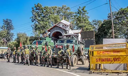 Manipur : छापेमारी खतरनाक हथियार जब्त विद्रोही गिरफ्तार