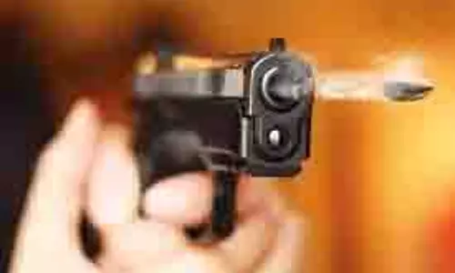 Up News: बोतल में पेट्रोल न देने पर भड़के बदमाश, पंप मैनेजर को मारी गोली Up News: बोतल में पेट्रोल न देने पर भड़के बदमाश, पंप मैनेजर को मारी गोली