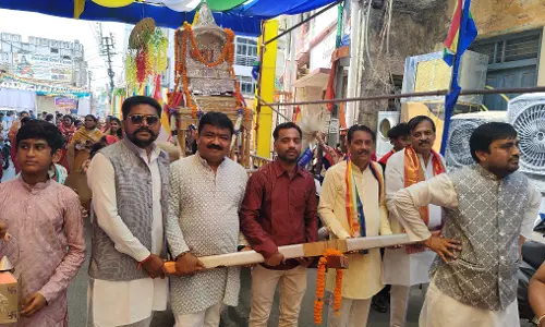 भगवान महावीर के जयकारे, जयंती पर भव्य शोभायात्रा