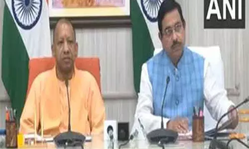 UP CM और केंद्रीय मंत्री प्रहलाद जोशी ने गेहूं खरीद पर समीक्षा बैठक की