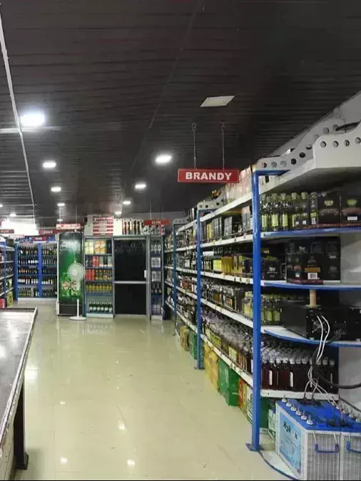 Kerala ने शराब निर्माण इकाइयों के लिए बाधाएं हटाईं अब क्रूज जहाज सेवा की अनुमति दी गई Kerala ने शराब निर्माण इकाइयों के लिए बाधाएं हटाईं अब क्रूज जहाज सेवा की अनुमति दी गई